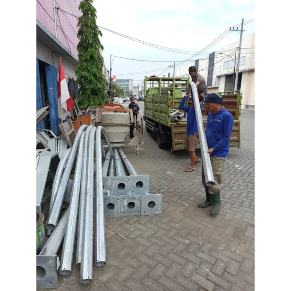 Tiang PJU 7 Meter Okta Single Arm AC pakai KLEM 