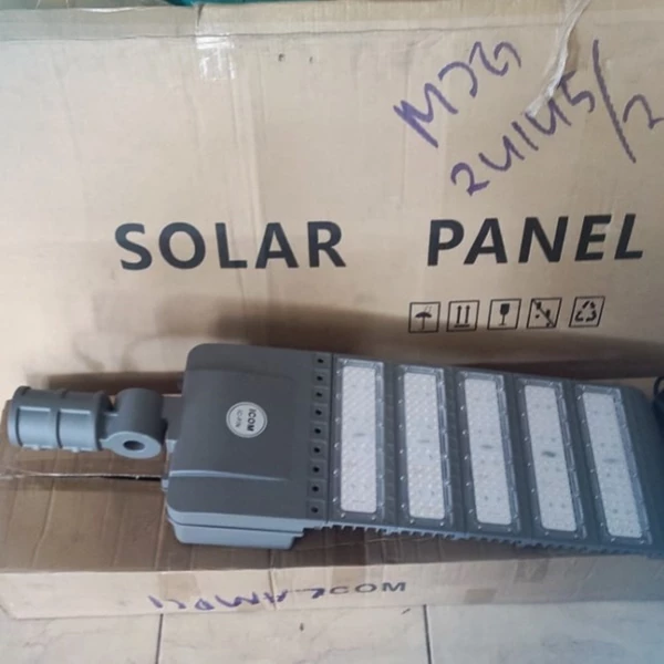 Solar street light Two in one Merk ICOM IC FIN 100 Watt complete with Solar cell