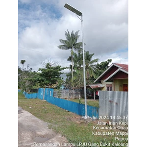 Lampu Jalan PJU Tenaga Surya All in one ICOM AIOM 100watt lengkap dengan Tiang PJUTS 7 Meter Okta Galvanish 