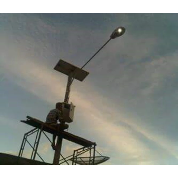 Pole Street Light 7m Okta Single Arm Galvanish 