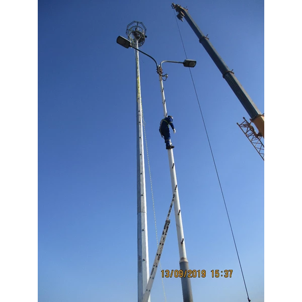 Tiang High mast/Lampu Sorot 