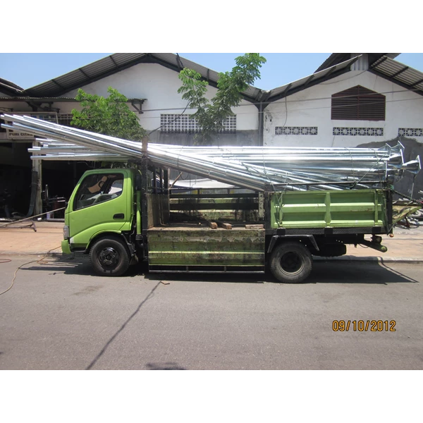Tiang PJU/Tiang Lampu Jalan Parabolic 8 Meter Double Arm 