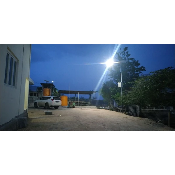 Lampu Jalan PJU Tenaga Surya 100 watt 