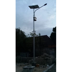 Tiang PJU Tenaga Surya Single Arm