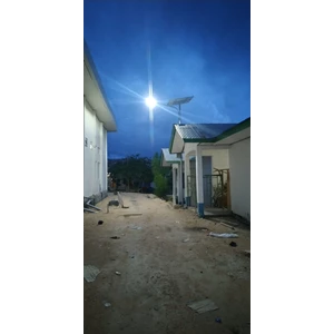 Tiang PJU Tenaga Surya